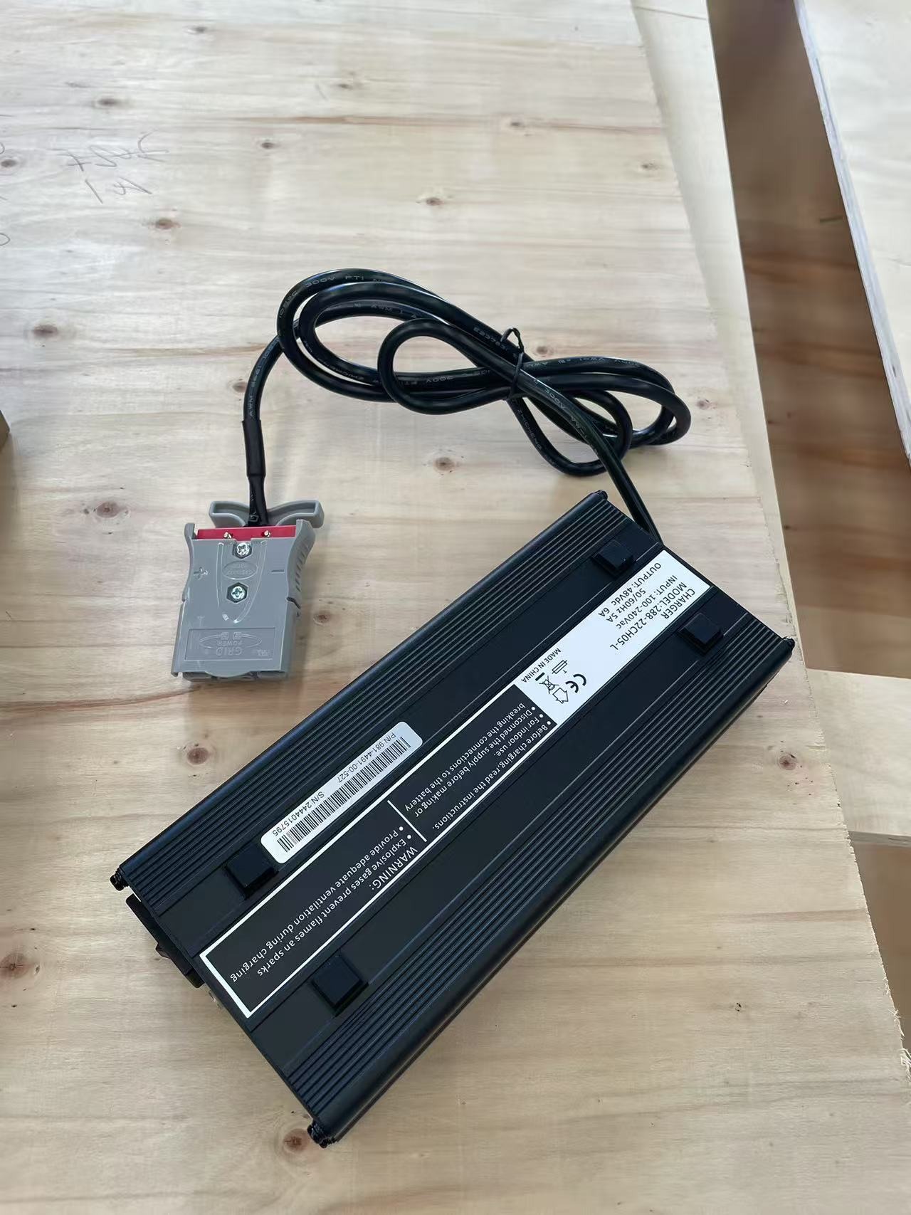Зарядное устройство для тележек CBD20W-II 48/5A (Charger) — фото товара